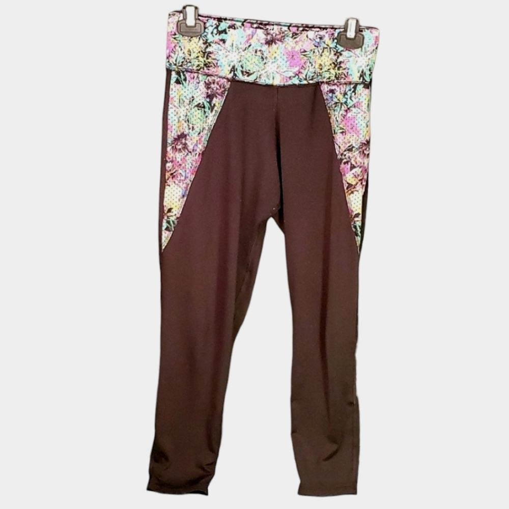 Haby 25" Black and Floral Capri Leggings - Size Large
